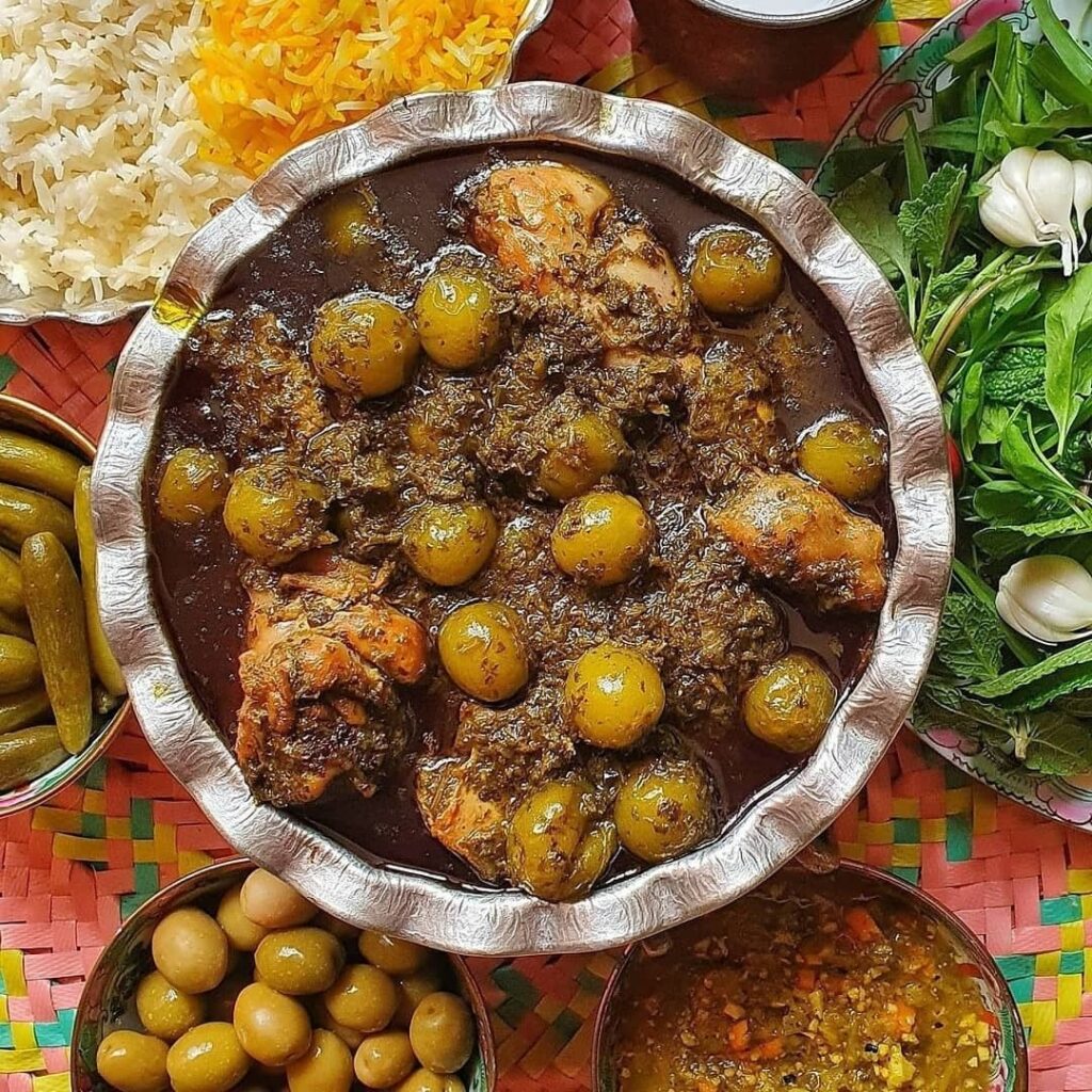 خورشت گوجه سبز با مرغ 