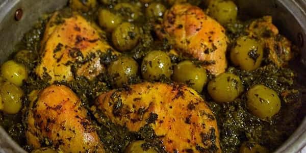 خورشت گوجه سبز با مرغ 